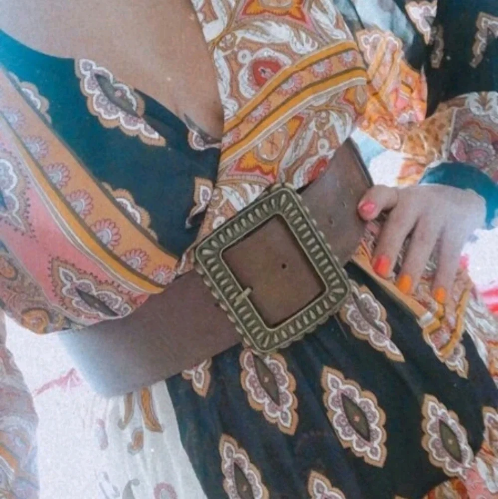 Wide brown vegan leather boho chic vintage big bronze buckle waist belt - Picture 9 of 15